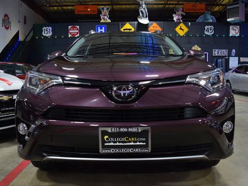 Used 2018 Toyota RAV4 FWD image 10