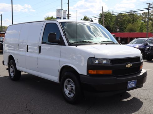 Used 2021 Chevrolet Express 2500 UNAVAIL RWD image 9