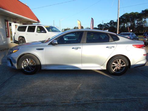 Used 2020 Kia Optima LX image 4