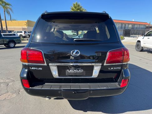 Used 2010 Lexus LX 570 image 9
