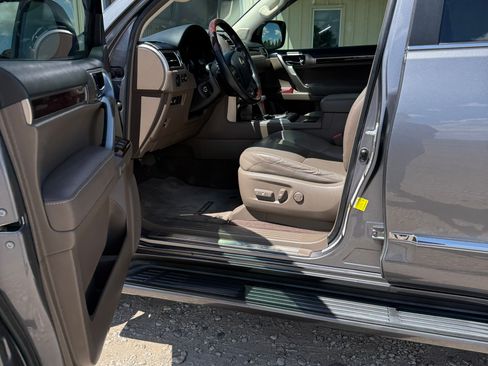 Used 2018 Lexus GX 460 AWD/4WD image 12