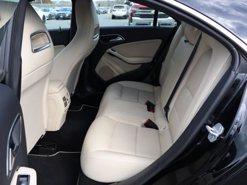 Used 2014 Mercedes-Benz CLA 250 image 13