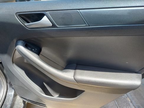 Used 2015 Volkswagen Jetta S image 17