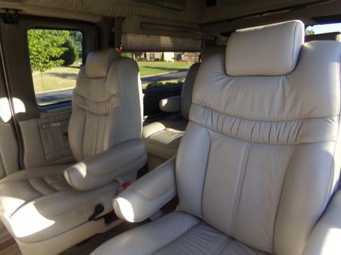 Used 2005 Chevrolet Express 1500 AWD Passenger image 23