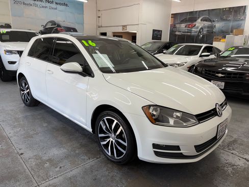 Used 2016 Volkswagen Golf 4-Door FWD image 1