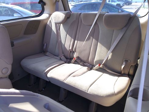 Used 2012 Kia Sedona LX image 9