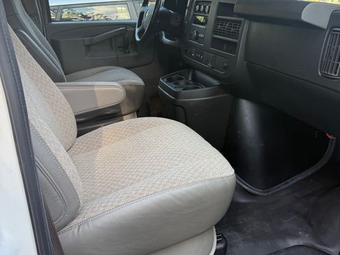 Used 2021 Chevrolet Express 2500 image 7