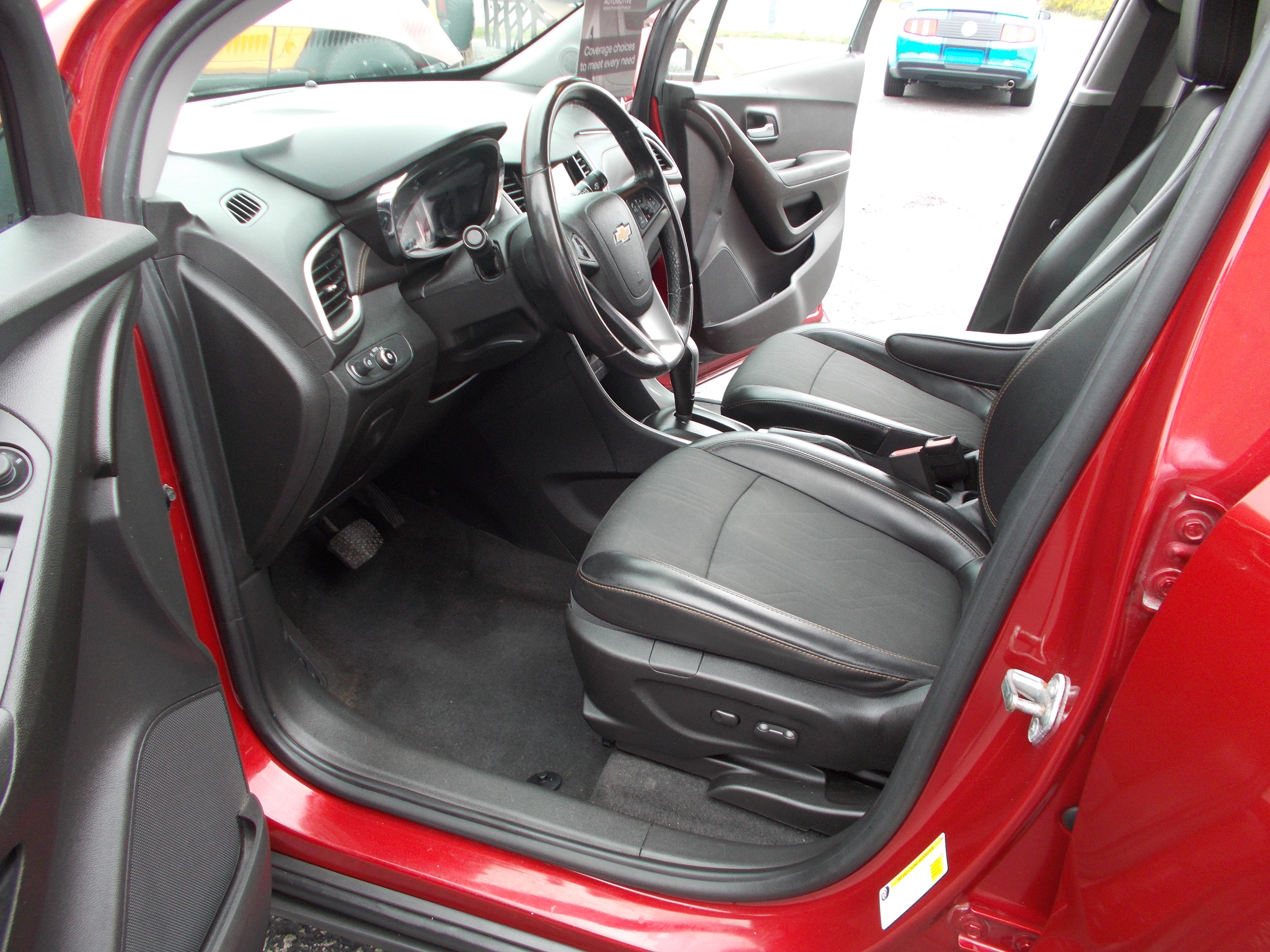Used 2019 Chevrolet Trax AWD LT w/ 1LT image 12
