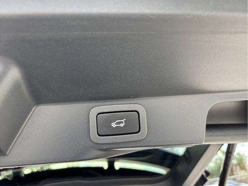 Used 2020 Land Rover Range Rover Sport SE image 50