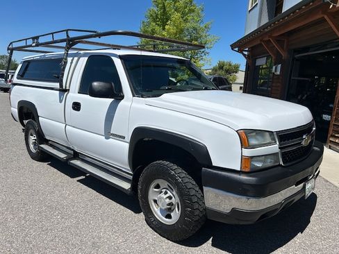 Used 2006 Chevrolet Silverado 2500 4x4 Regular Cab image 2