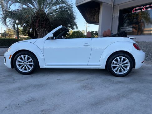 Used 2017 Volkswagen Beetle 1.8T Convertible FWD image 4