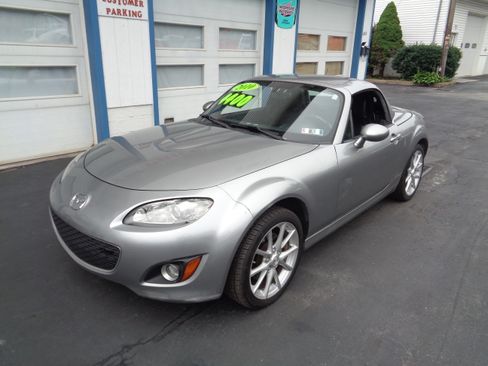 Used 2010 MAZDA MX-5 Miata Hard Top RWD image 10