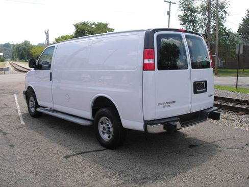 Used 2023 GMC Savana 2500 image 3