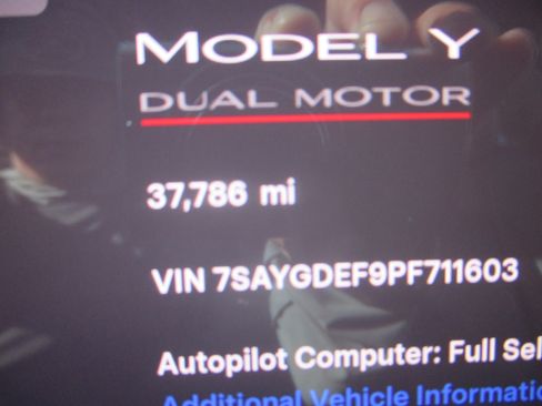 Used 2023 Tesla Model Y Performance image 3