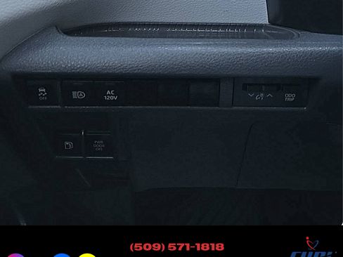 Used 2022 Toyota Sienna XSE image 17