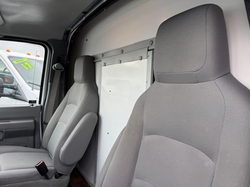 Used 2022 Ford E-350 and Econoline 350 Super Duty RWD image 18