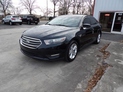 Used 2014 Ford Taurus SEL image 1