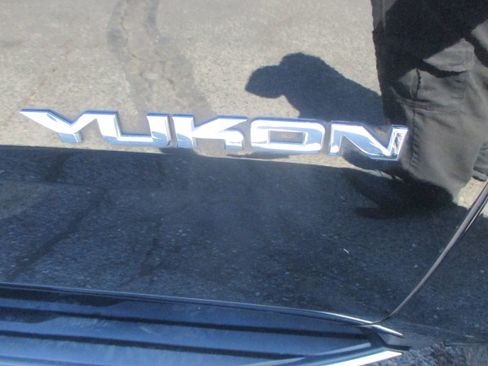 Used 2020 GMC Yukon SLT Sport Utility 4D RWD image 9