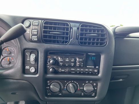 Used 2001 Chevrolet Blazer 4WD 4-Door image 15