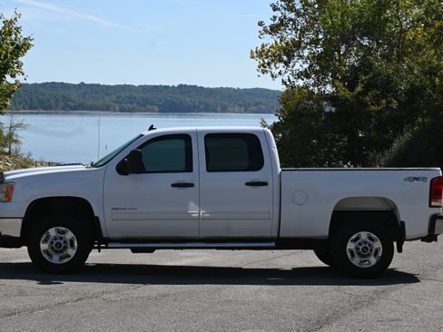 Used 2014 GMC Sierra 2500 SLE image 2
