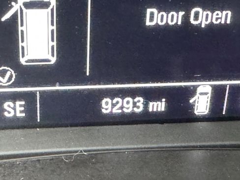 Used 2023 Chevrolet Equinox LS image 9