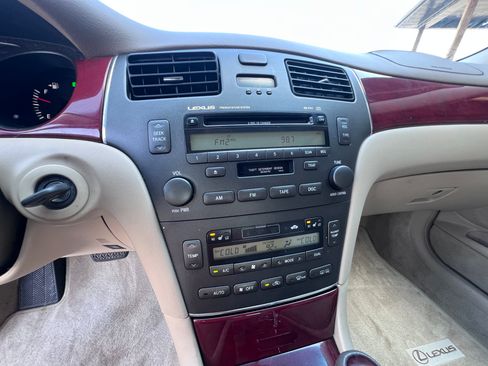 Used 2004 Lexus ES 330 FWD image 11