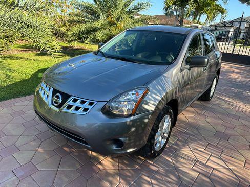 Used 2015 Nissan Rogue SV image 1