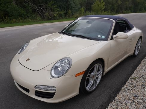 Used 2010 Porsche 911 Carrera S Cabriolet RWD image 24