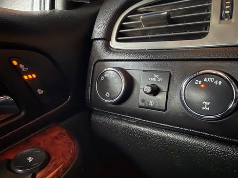 Used 2014 Chevrolet Suburban LT image 13