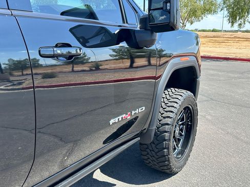 Used 2024 GMC Sierra 2500 4x4 Crew Cab AT4 image 15