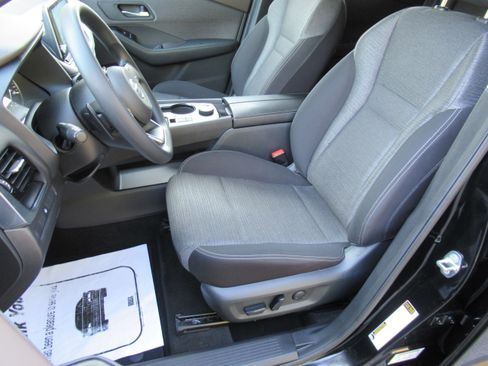 Used 2021 Nissan Rogue SV image 15