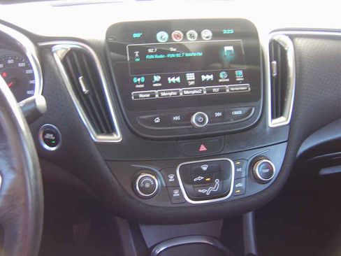 Used 2018 Chevrolet Malibu LT image 7