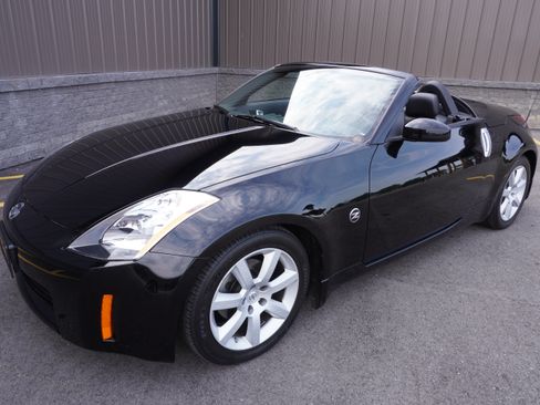 Used 2005 Nissan 350Z Roadster RWD image 1