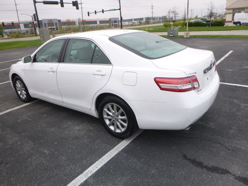 Used 2011 Toyota Camry XLE image 8