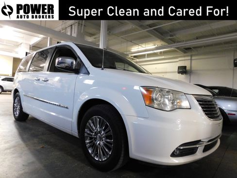 Used 2011 Chrysler Town & Country Limited image 1