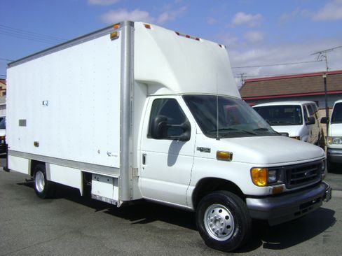 Used 2005 Ford E-450 and Econoline 450 UNAVAIL RWD image 3
