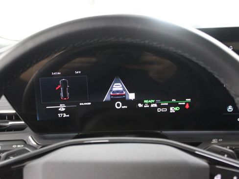 Used 2025 Audi Q6 e-tron Premium image 25