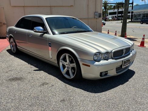 Used 2009 Jaguar XJ Vanden Plas RWD image 5