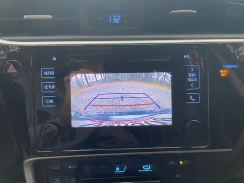 Used 2019 Toyota Corolla SE image 6