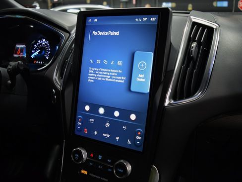 Used 2021 Ford Edge Titanium image 25