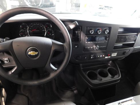 Used 2015 Chevrolet Express 2500 image 13