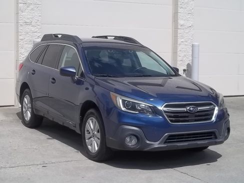 Used 2019 Subaru Outback 2.5i Premium AWD/4WD image 3