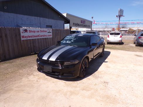 Used 2019 Dodge Charger SXT image 1