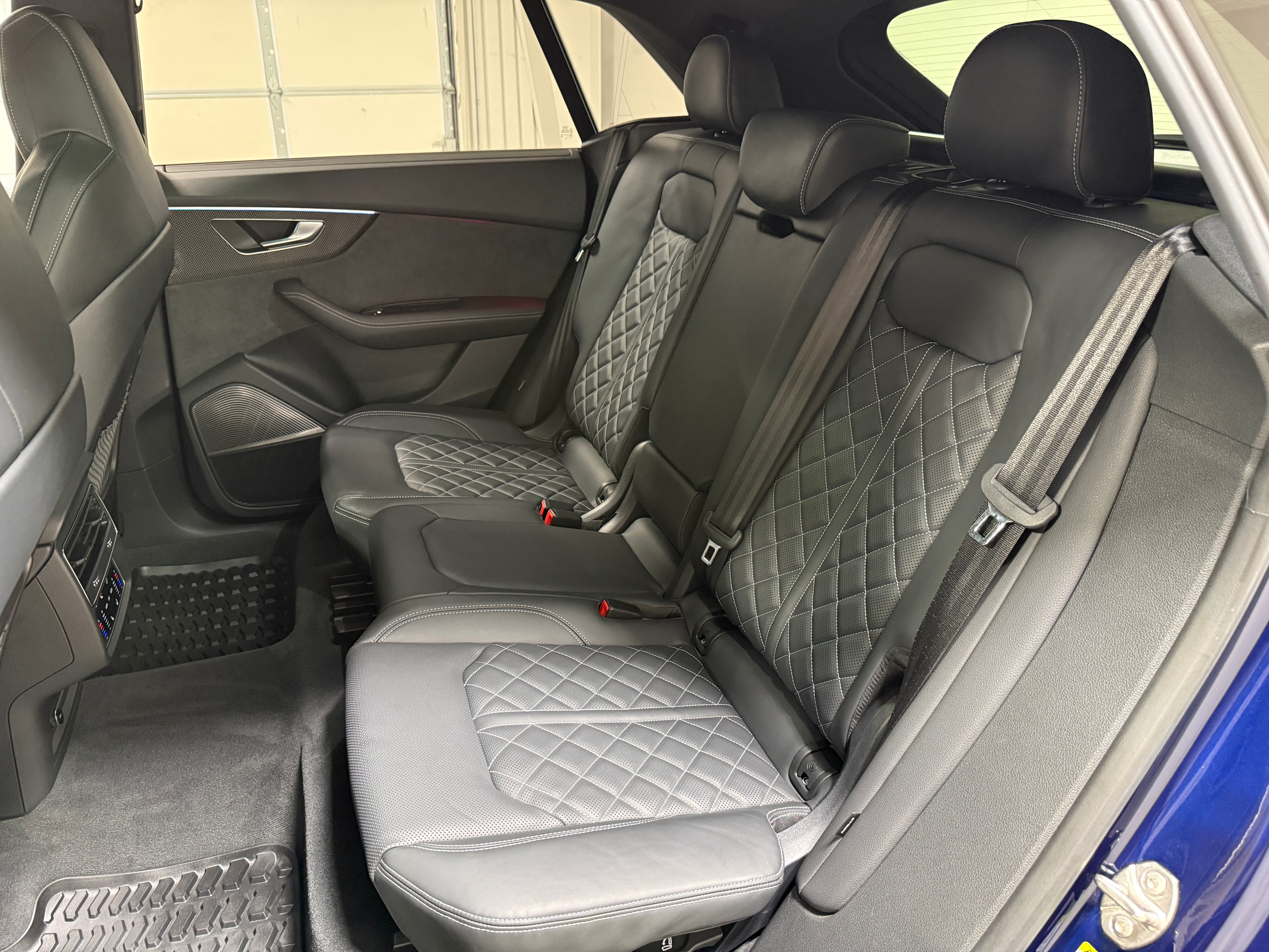 Used 2023 Audi SQ8 Prestige AWD/4WD image 30