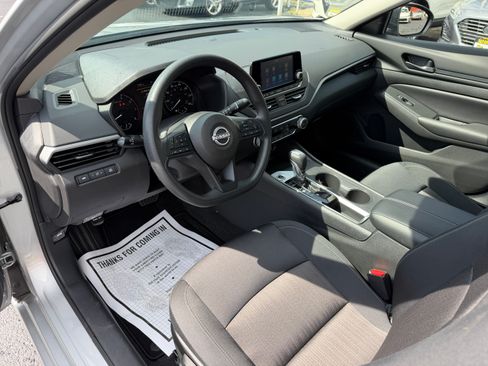 Used 2024 Nissan Altima 2.5 S FWD image 7