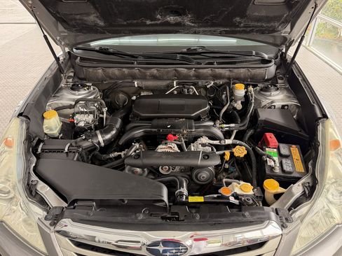 Used 2010 Subaru Outback 2.5i Limited image 15