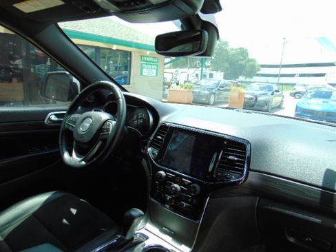 Used 2019 Jeep Grand Cherokee Altitude image 28