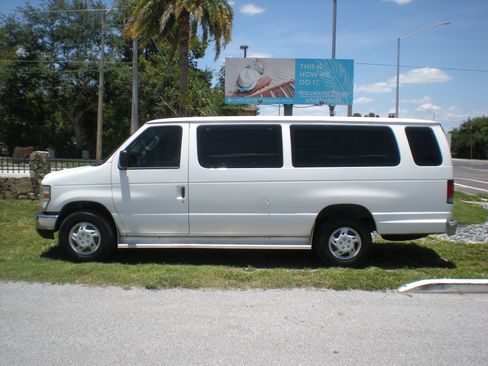 Used 2011 Ford E-350 and Econoline 350 Extended Wagon Super Duty RWD image 2