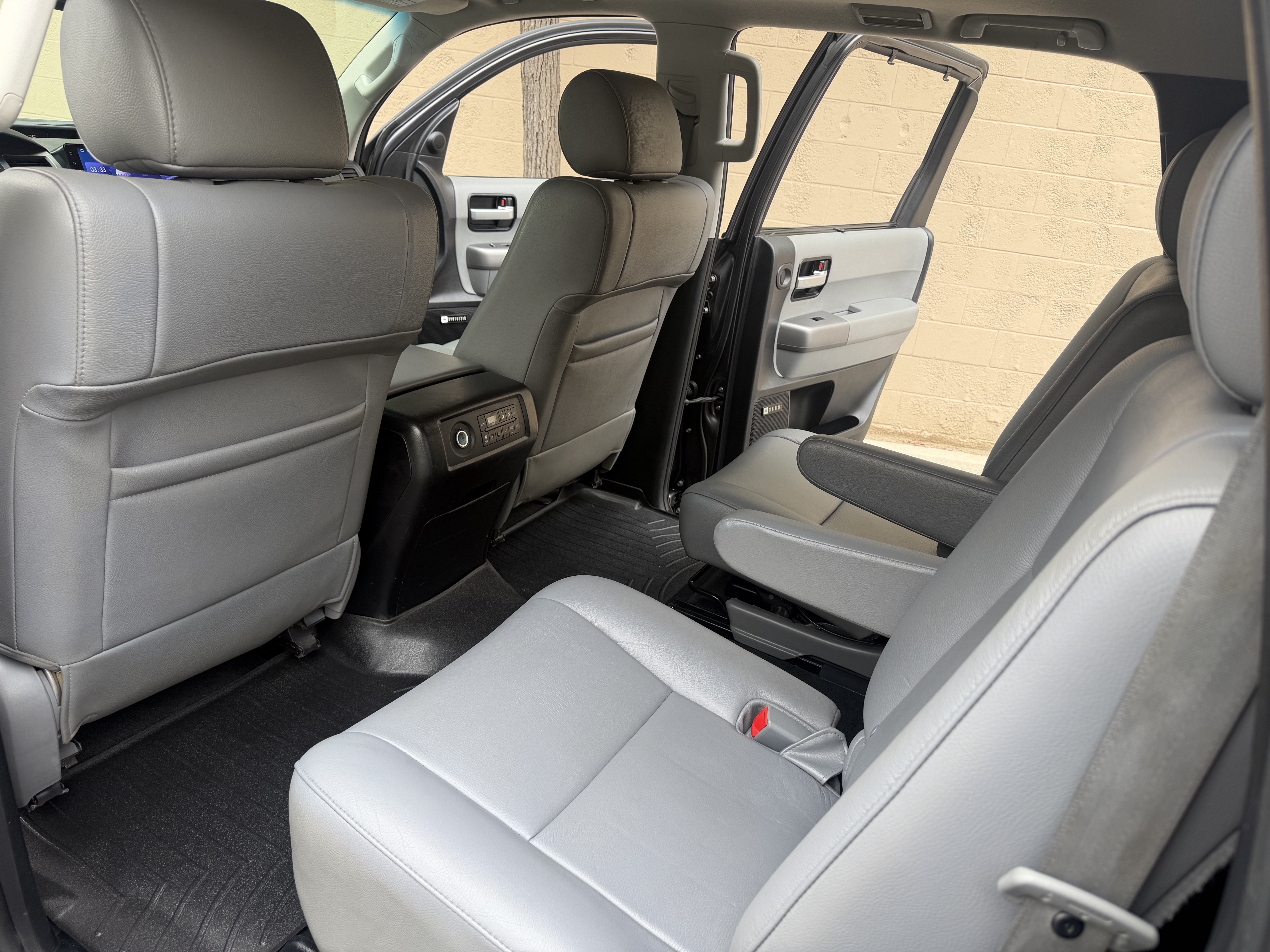 Used 2014 Toyota Sequoia 4WD Limited image 20
