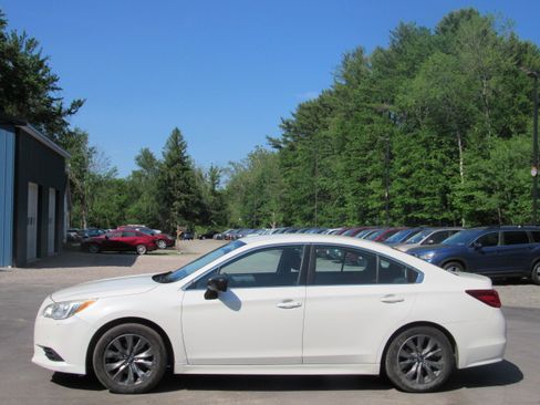 Used 2017 Subaru Legacy 2.5i AWD/4WD image 3